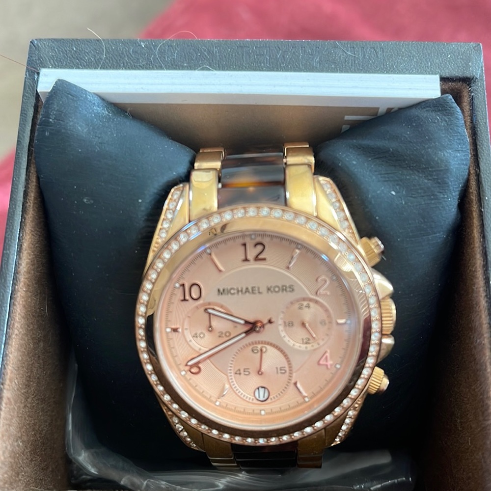 Michael Kors authentic women’s watch excellent condition!
